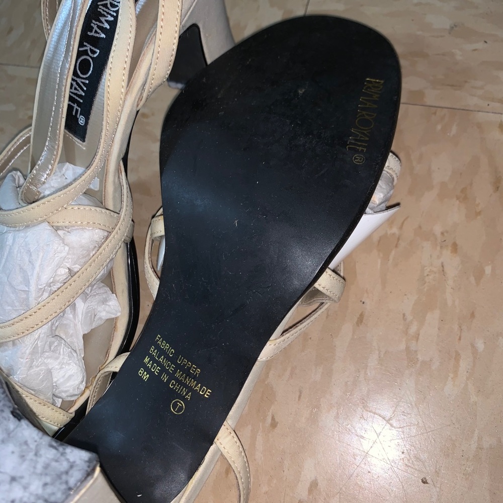 Beige heels - Picture 2 of 8